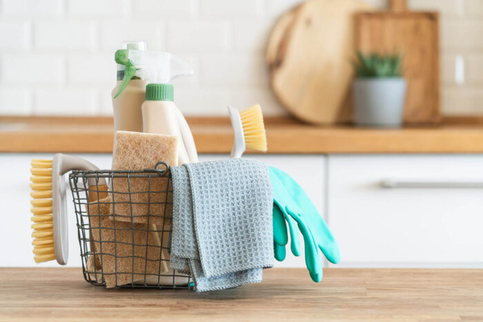 Cleaning Kit Essentials: The 7 Things You Need to Clean a Home